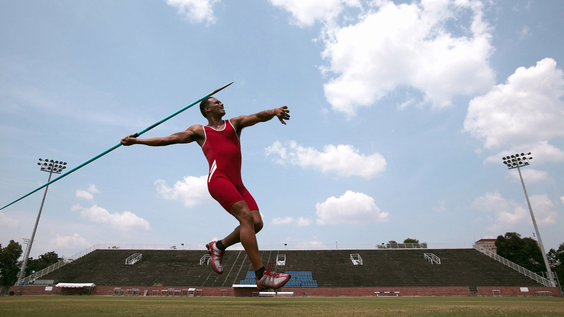 欧冠八强:阿贾克斯PK本菲卡 青年军对决变身“星探必看场次”